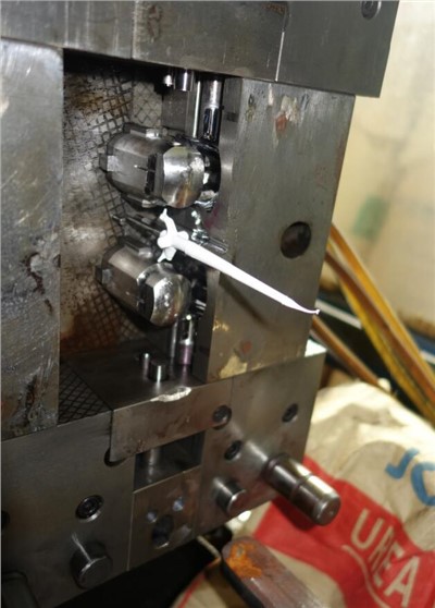 Plug Injection Mould