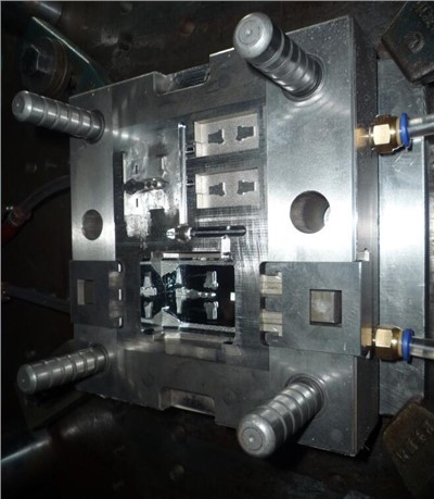 Prekidač za brizganje kalupa